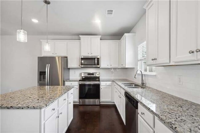 Building Photo - 2611 Hedgeway Cir