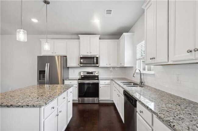 Foto del edificio - 4 Bedroom Townhome in Kennesaw