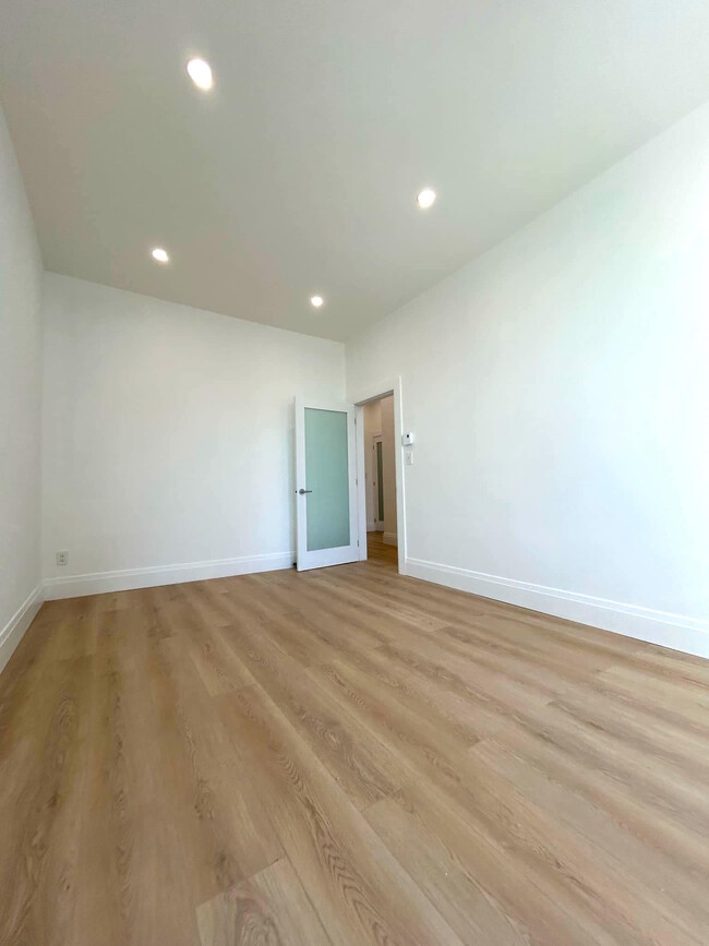 Photo du bâtiment - 867 Rue Du Couvent