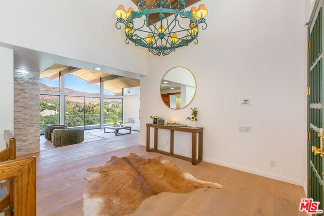 Foto del edificio - 5109 Lakeview Canyon Rd