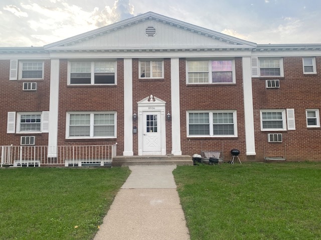 Foto principal - 8936 Newton Ave S