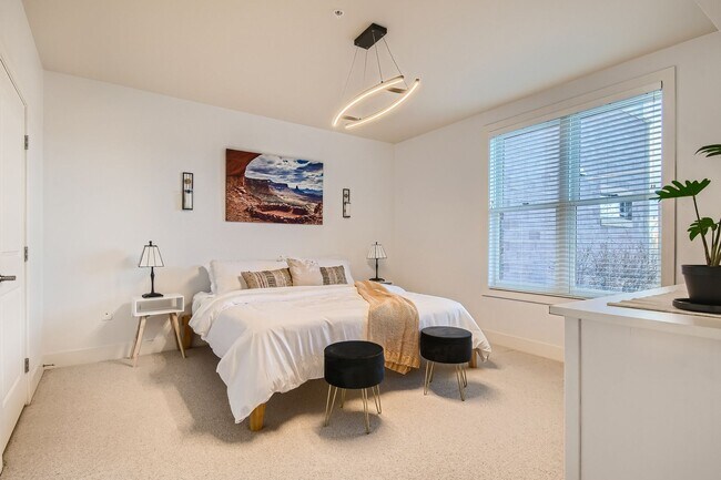 Foto del edificio - Modern 1 BDR in Peloton - Ground Floor - Full Accessible