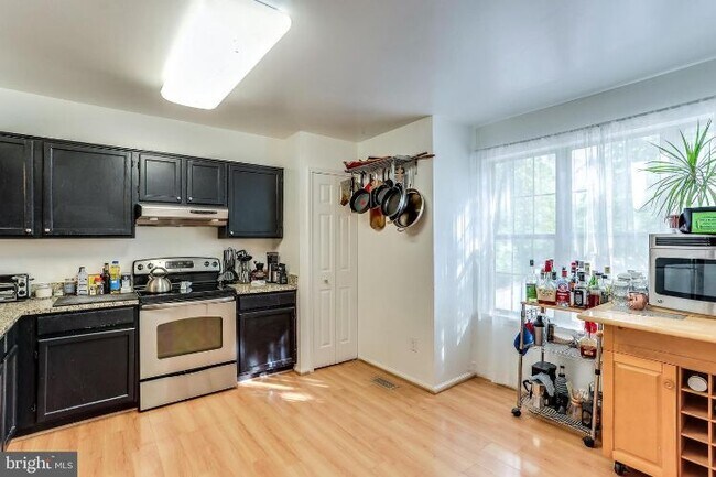 Foto del edificio - 7303 Eden Brook Dr