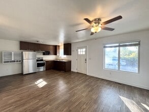 Building Photo - 516 S 900 W