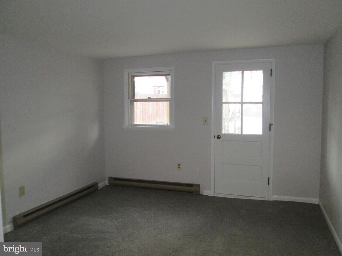 Primary Photo - 113 Front St