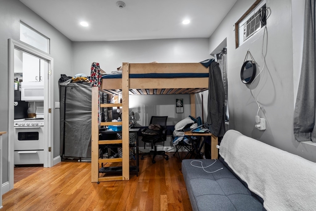 Foto principal - 103 W Fourth St