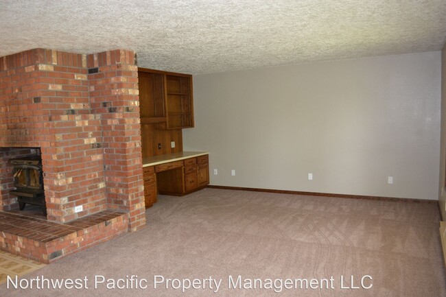 Building Photo - 4 br, 2.5 bath House - 4622 Bradford Loop SE