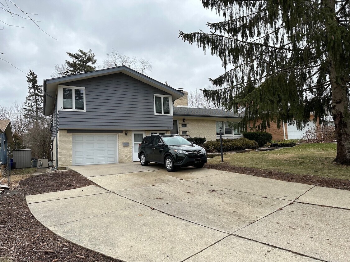 829 N President St, Wheaton, IL 60187 House Rental in Wheaton, IL