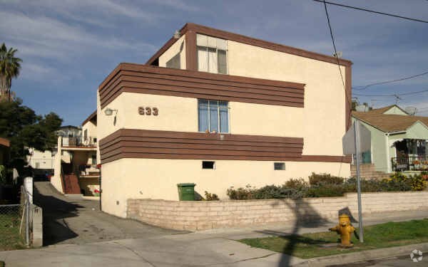 Building Photo - 633 Micheltorena St