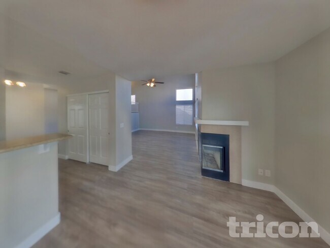 Foto del edificio - 5646 Roundrock Dr