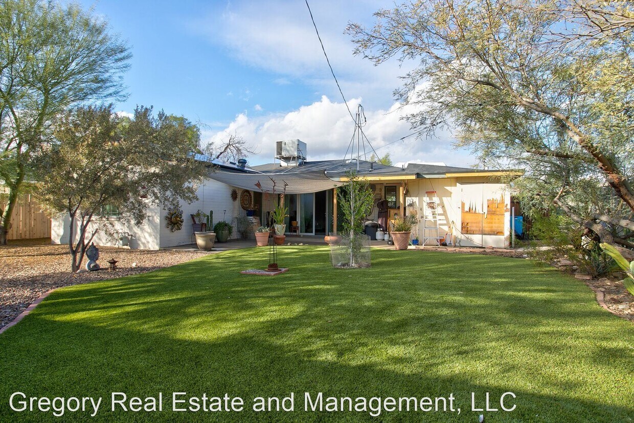3 br, 2 bath House 1831 E Pinchot Avenue House Rental in Phoenix