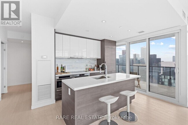 Photo du bâtiment - 488 University Ave