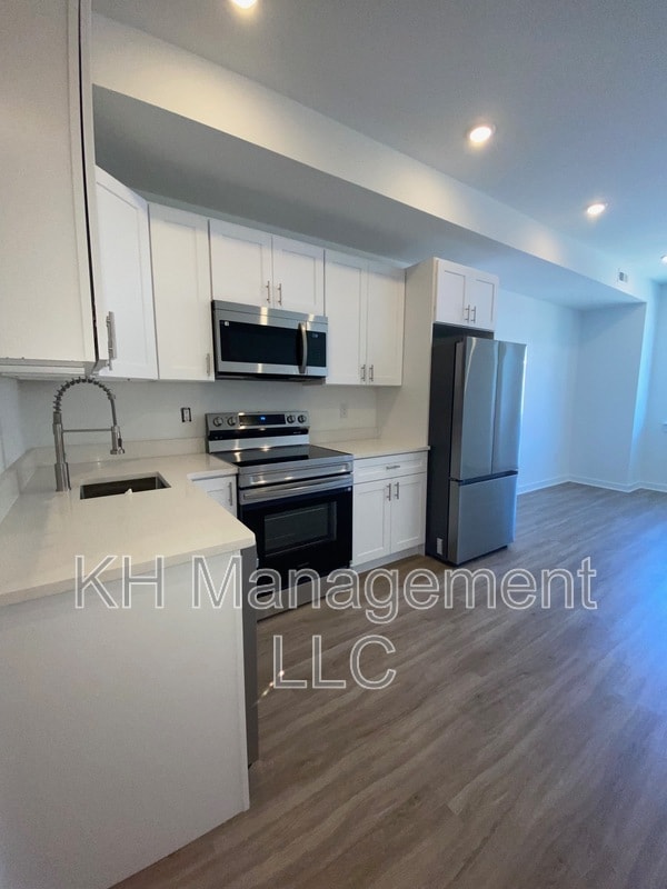 Building Photo - 976 N 45th St