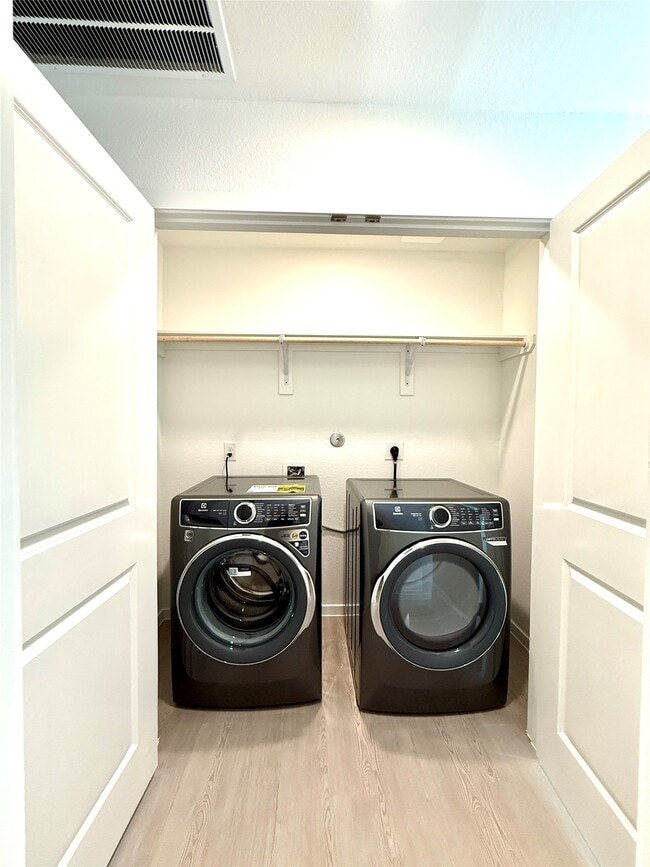 Foto del edificio - 26726 Feather Reed Dr