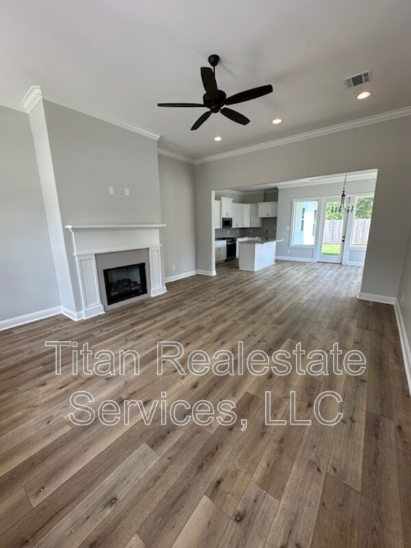 Foto del edificio - 124 Jagged Grove Ln