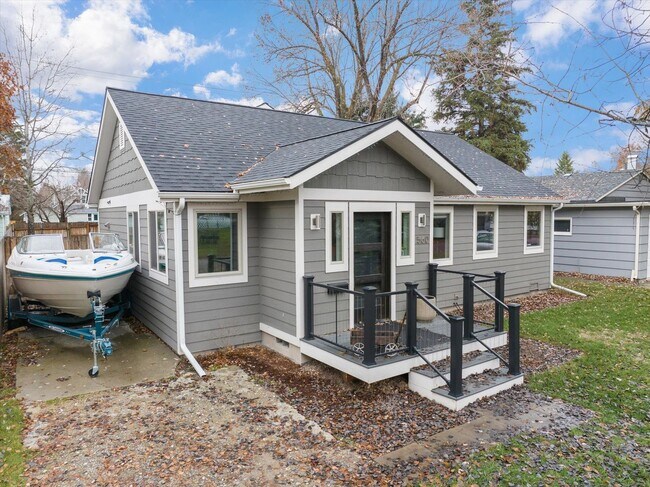 Building Photo - 3 bedroom, 3 bath home in Whitefish, MT
