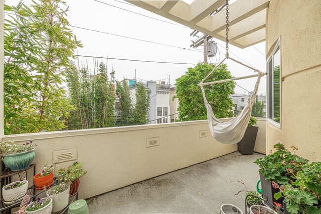 Front Patio - 127 Galleon St