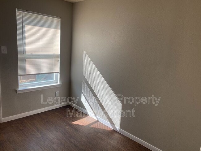 Building Photo - 1607 Sun Valley Dr