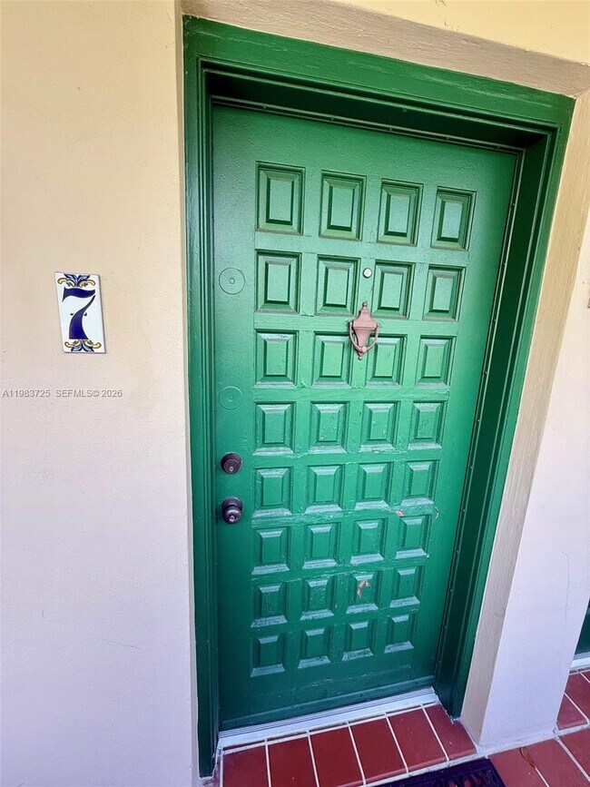 Foto del edificio - 335 Navarre Ave