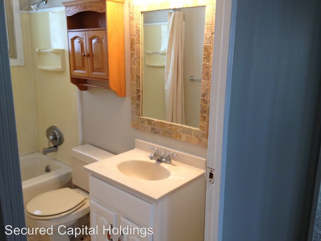 Building Photo - 3 br, 1 bath House - 2625 E. Dorothy Lane