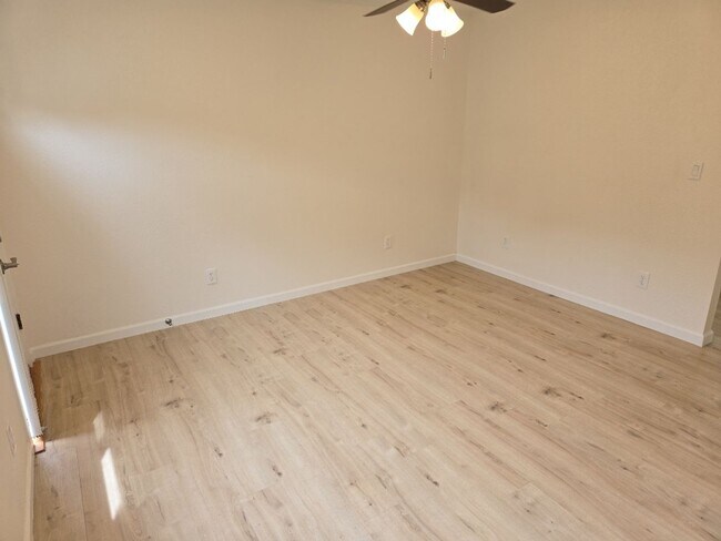 Building Photo - Newly remodeled home in Eureka!