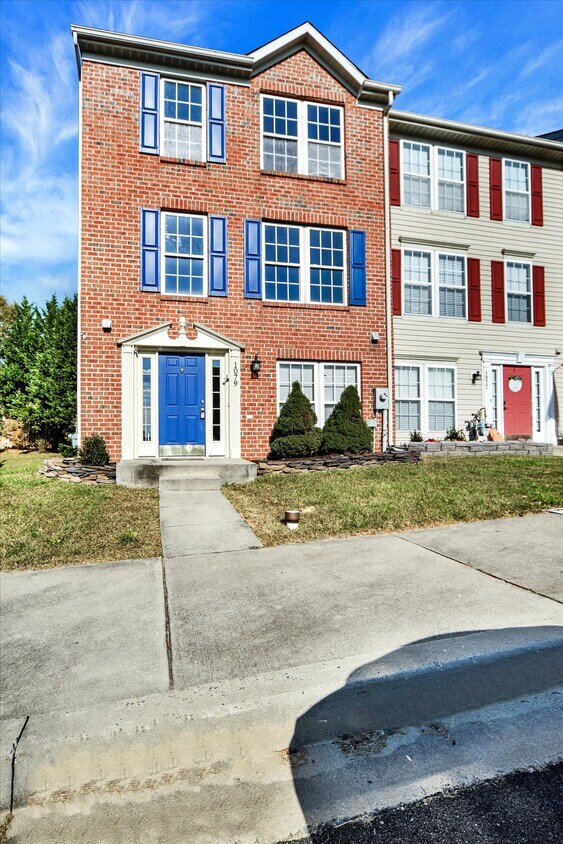 Primary Photo - 1079 Jeanett Way