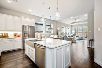 Building Photo - 222 Thistle Dr