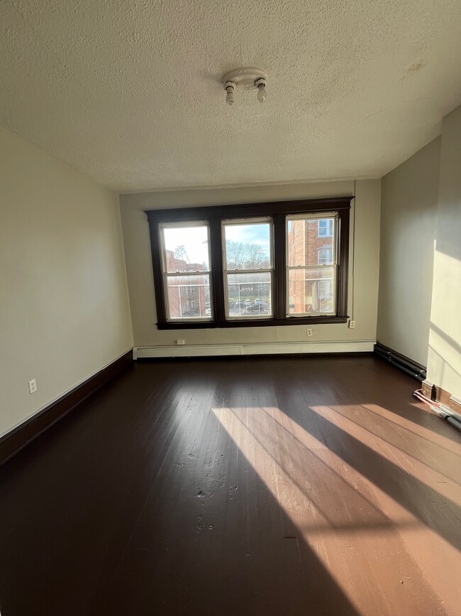 Building Photo - 844-850 ParkZoin St
