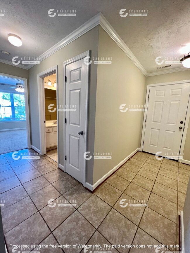 Building Photo - Freshly Painted 2 Bed 2 Bath Condo