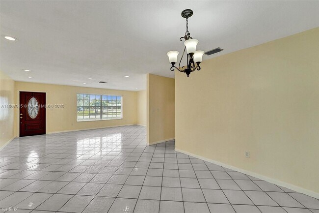 Foto del edificio - 3 br, 2 bath House - 561 NW 45th Ter # 0