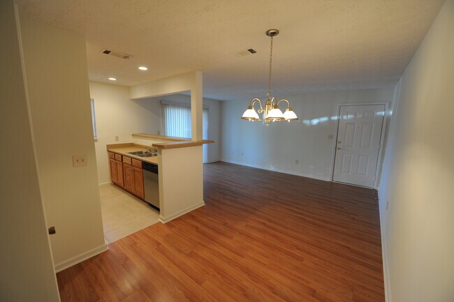 Foto del edificio - Campus View Apt-Walking Distance to UGA!