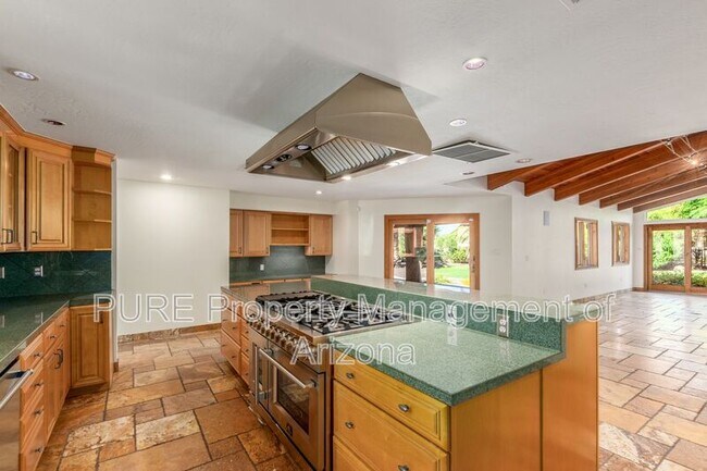 Building Photo - 6319 N Mockingbird Ln