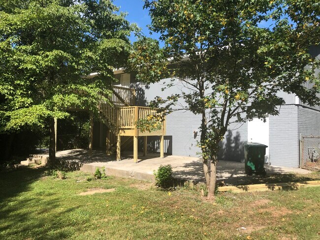 Foto del edificio - 5843 Hallwood Ct