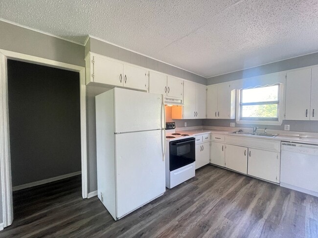 Building Photo - 5423 S Hutchinson Ct