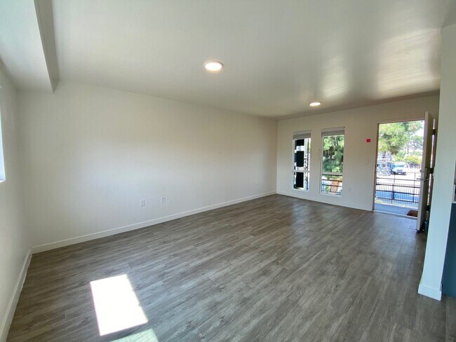 Building Photo - 2716 S La Brea