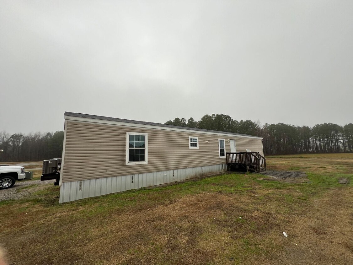 Foto principal - 3 bedroom 2 bath home for rent