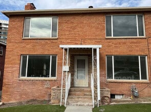 Building Photo - 237 N Center St