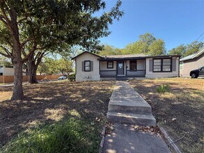 Building Photo - 1901 Alguno Rd