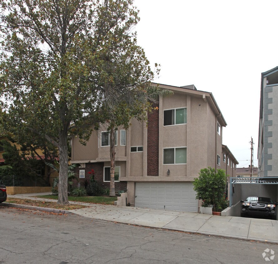 Primary Photo - 518 E Valencia Ave