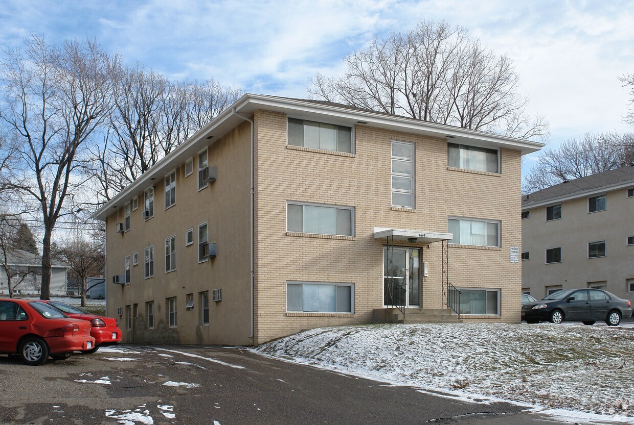 Foto del edificio - 4649 University Ave NE