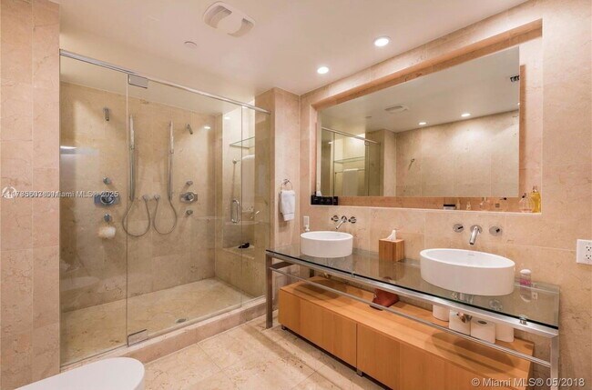 Foto del edificio - 6000 Collins Ave