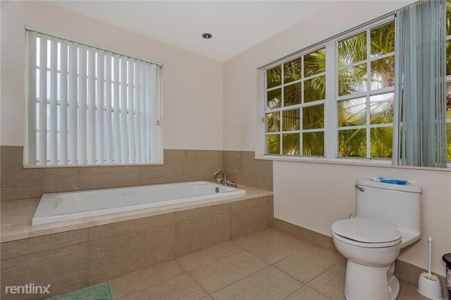 Building Photo - 4 br, 2.5 bath House - 13377 NW 7th St