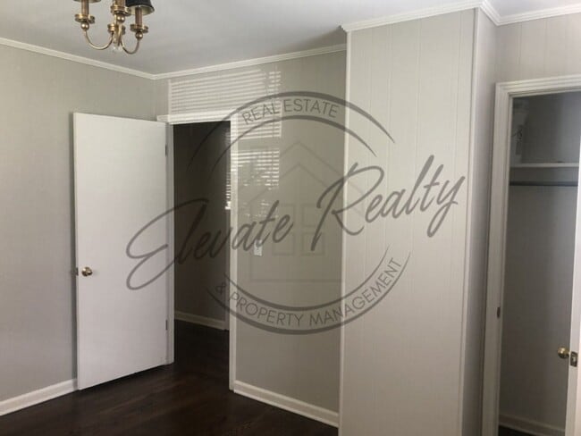 Building Photo - Gorgeous Goodlettsville qaudplex with lake...