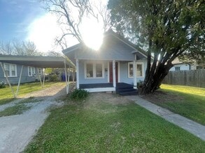 Building Photo - 715 N University Blvd