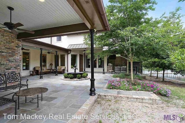 Building Photo - 5 br, 4.5 bath House - 17915 Five Oaks Dr.