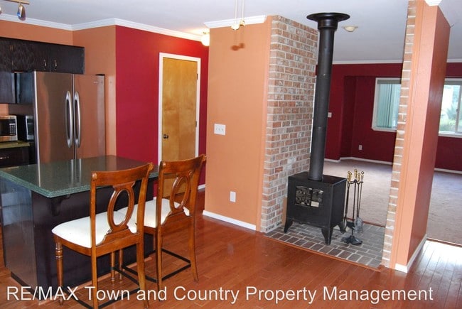 Building Photo - 2 br, 1.5 bath House - 5728 Wisteria Lane NE