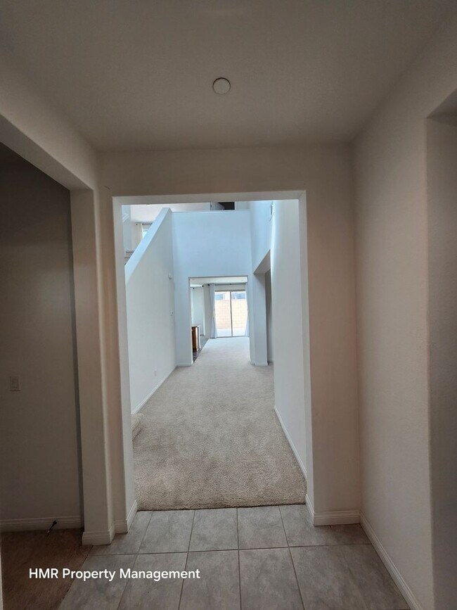Building Photo - Beautiful two story 5 bedroom in ontario R...