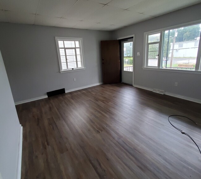 Living room - 872 3rd Ave