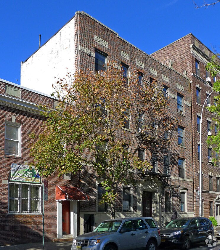 Primary Photo - Parkside Court