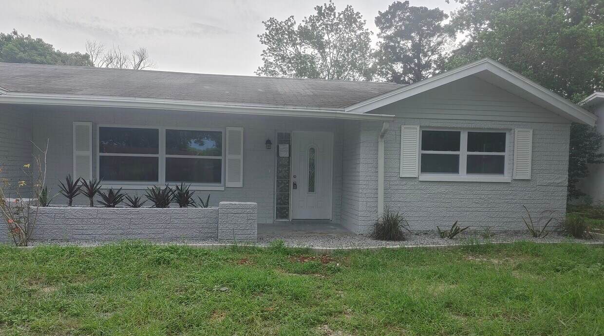 Foto principal - 10820 Oldham Rd